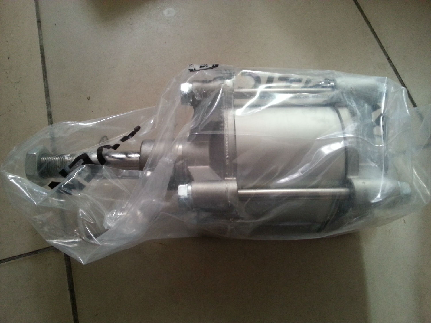 珠?？蛻粲嗁彽膔exroth氣缸今日到貨！