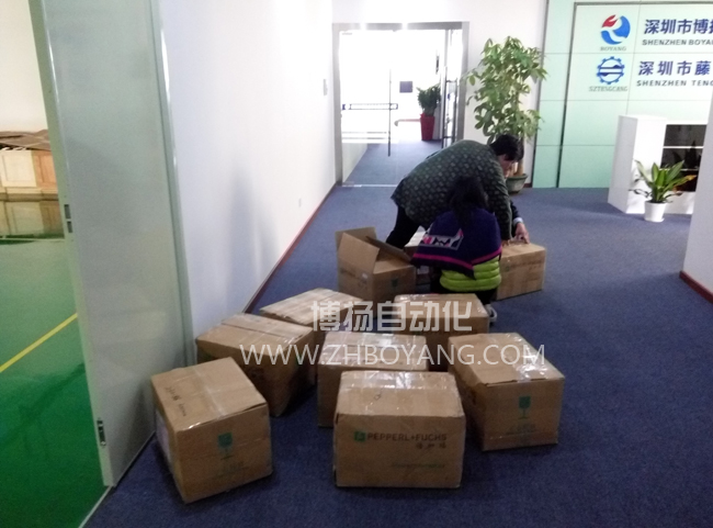 大量GL5-T/28A/115倍加福槽型開關及光電開關到貨！