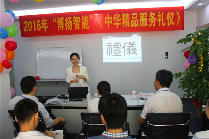 具有10年客戶服務從業經歷及培訓經驗的資深導師&mdash;&mdash;許敏老師