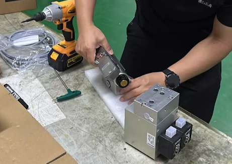 博揚工程師成功組裝并檢測組合閥，彰顯專業實力確保品質